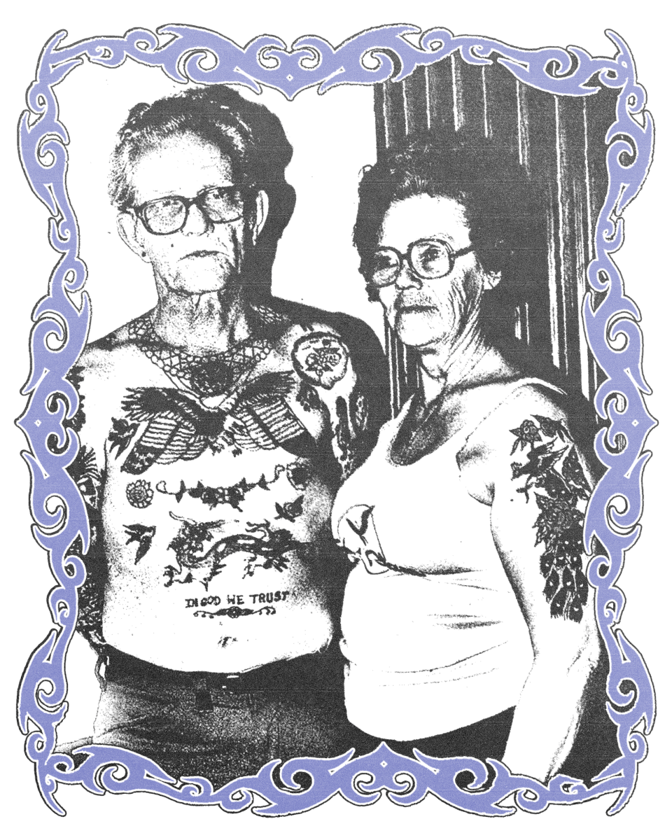 [PHOTO] Two people with a lot of tattoos in black and white 