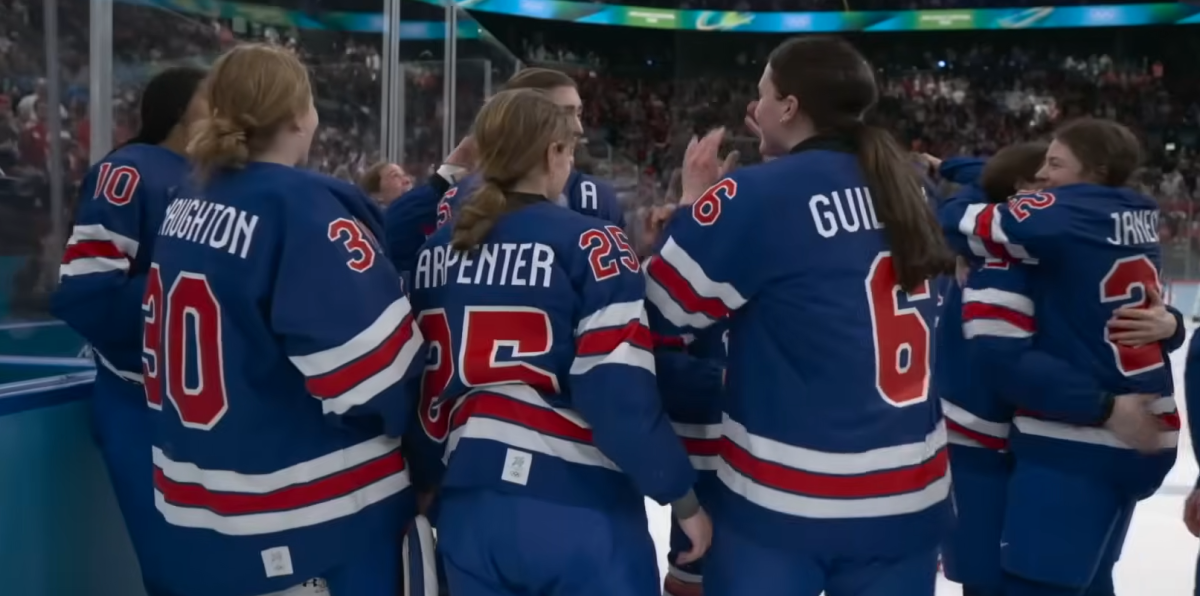 [PHOTO] US women's hockey team celebrates after gold medal win against Canada 