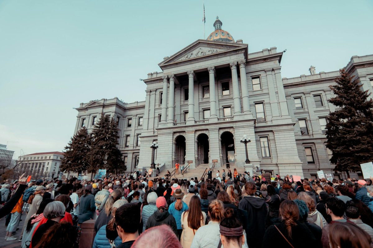 [PHOTO] People gather at Denver's capitol building 